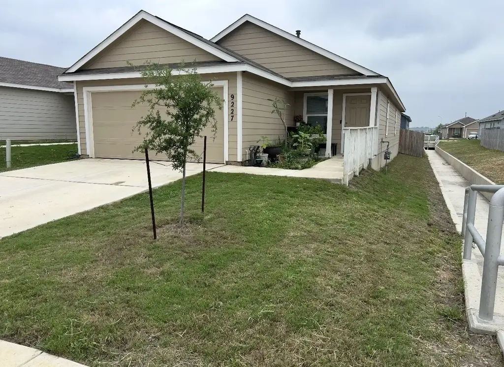 9227 Honey Mesquite, Seguin