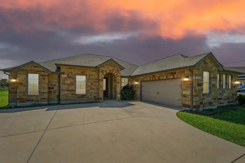 115 Nopal Court, Del Valle