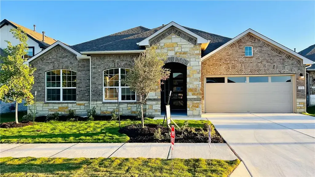 2236 Bravo Pass, Leander