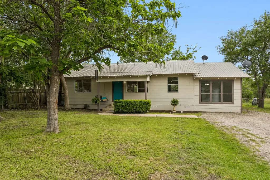 706 John Nagle Street, Manor
