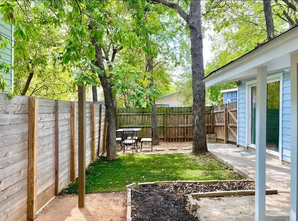 1606 Walnut Avenue B, Austin