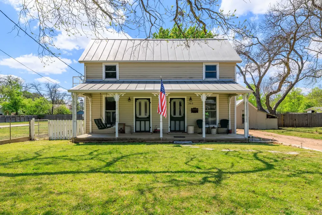 505 W San Antonio Street, Fredericksburg