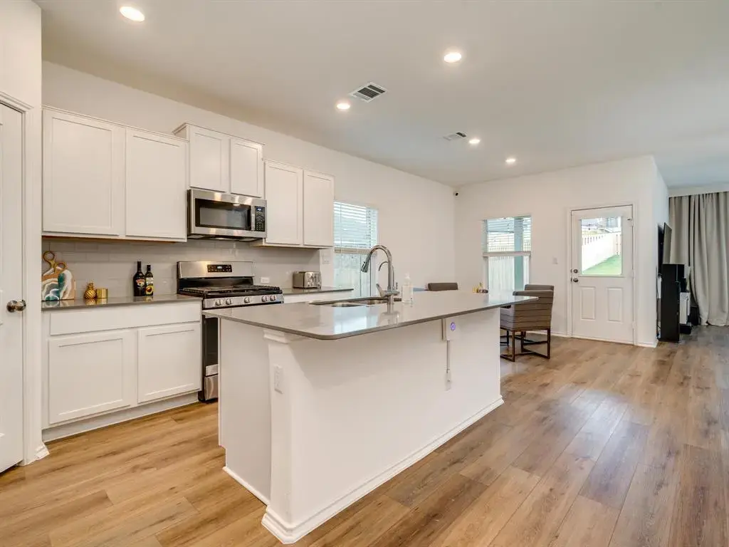 1208 Sweetspire Street, Leander