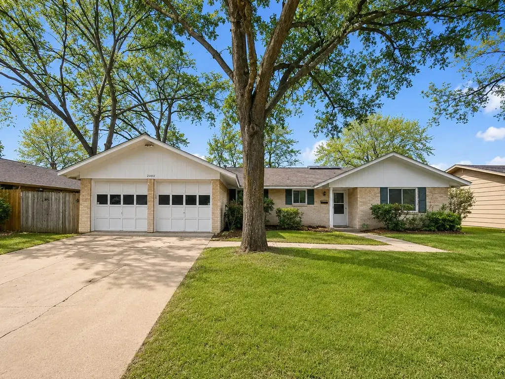 2002 Lazy Brook, Austin