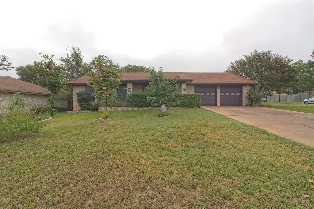 400 Deepwood Drive, Georgetown