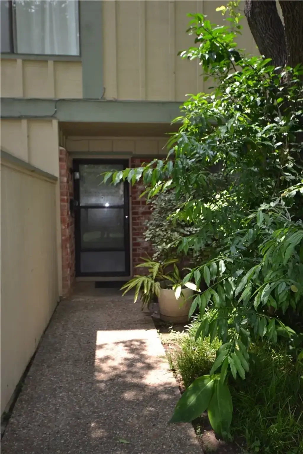 900 W Village Lane, Austin