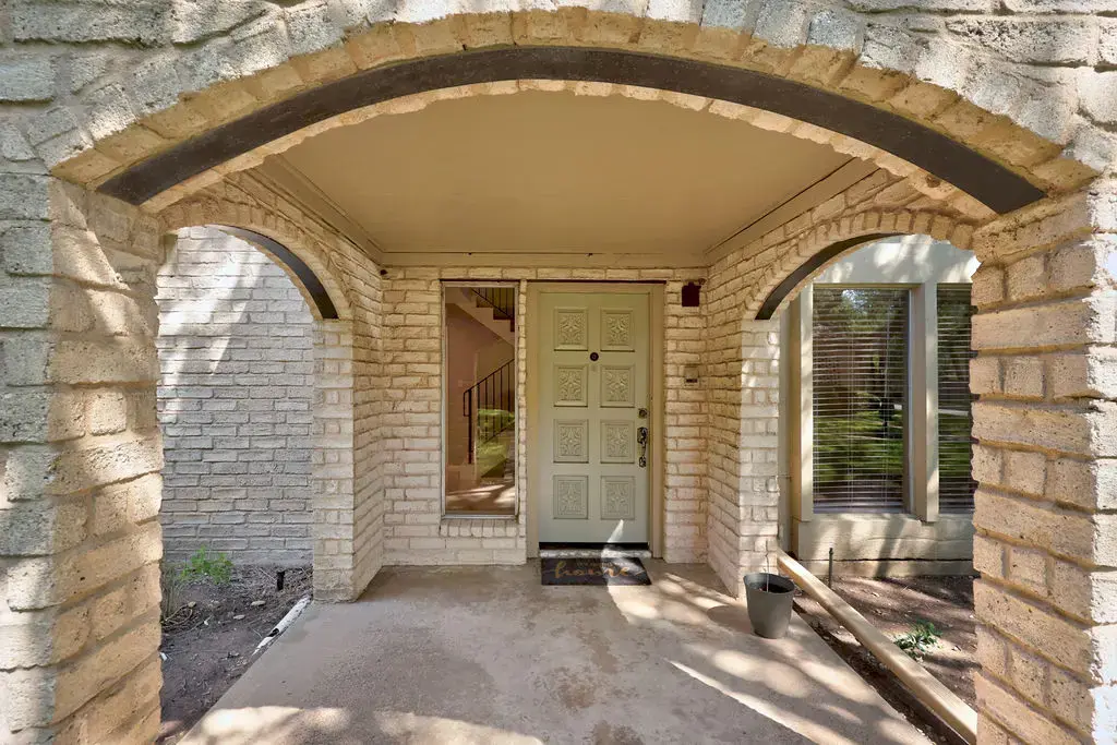 8102 East Court, Austin