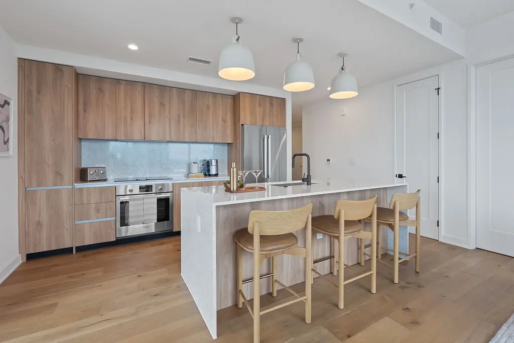 84 East Avenue 1401, Austin