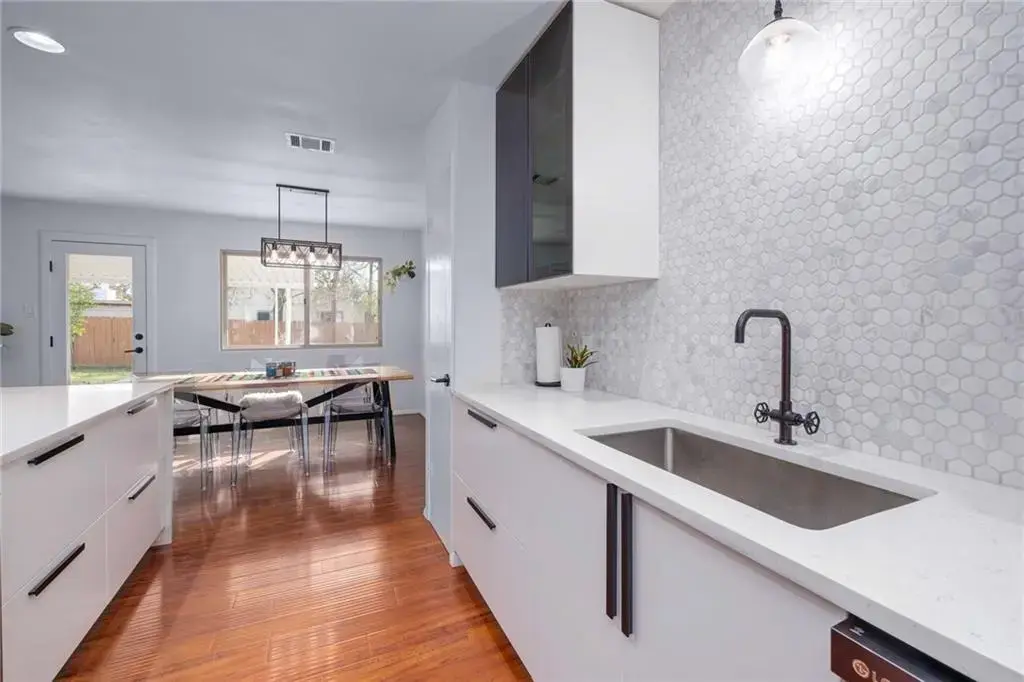 11007 Applewood Drive, Austin