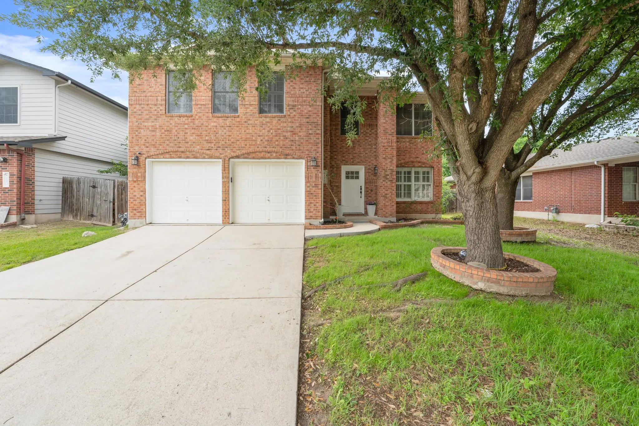 Photo of Listing #1928397
