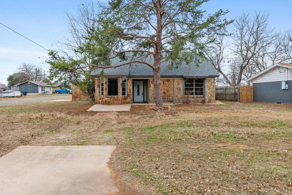 400 N River Oaks Drive, Burnet