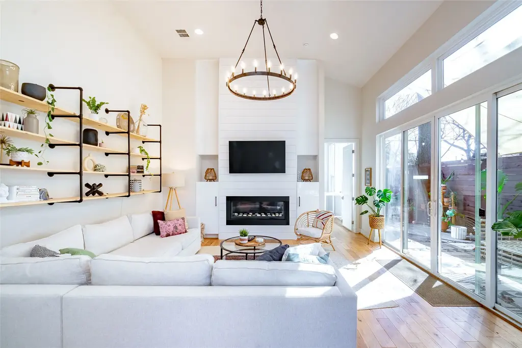 8307 Hathaway Drive, Austin