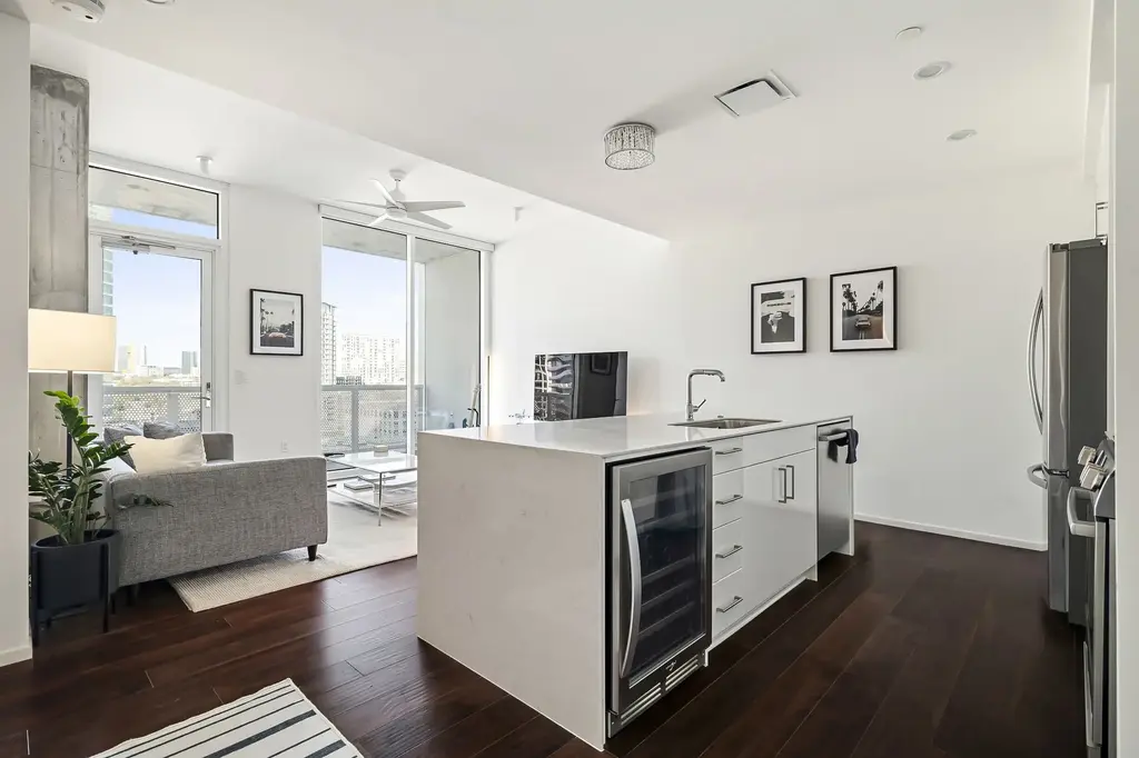 301 West Avenue 1002, Austin