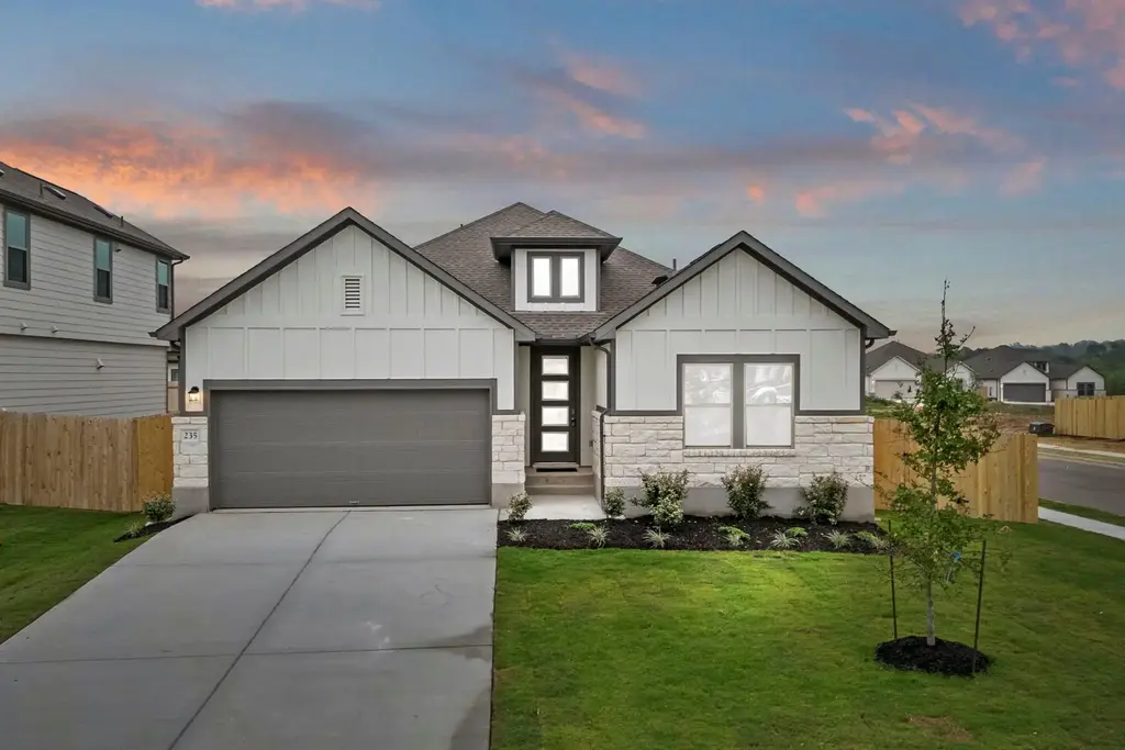 235 Red Tail Hawk Lane, Cedar Creek