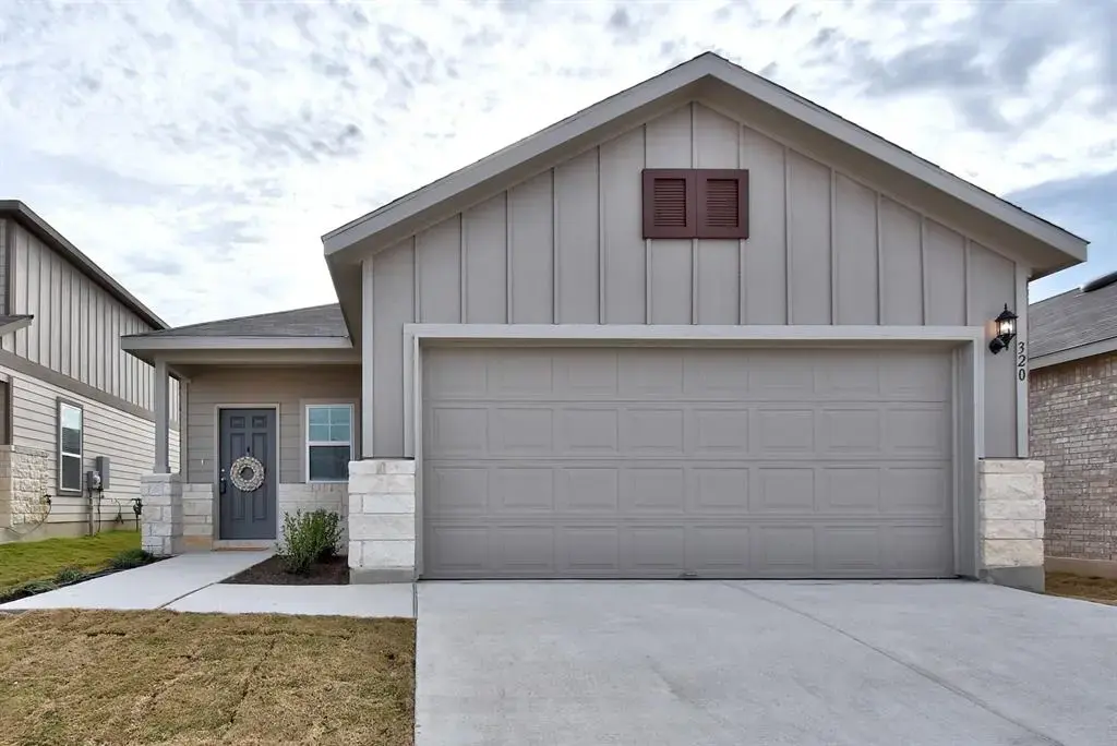320 Thornless Circle, Buda