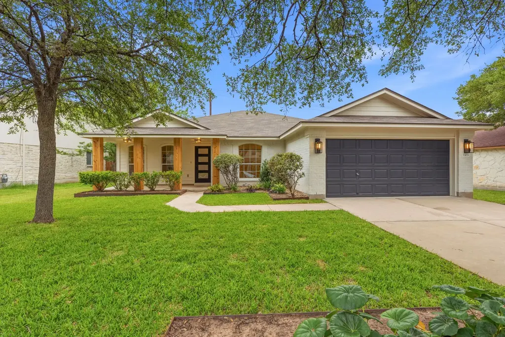 1303 Chardonnay Crossing, Leander