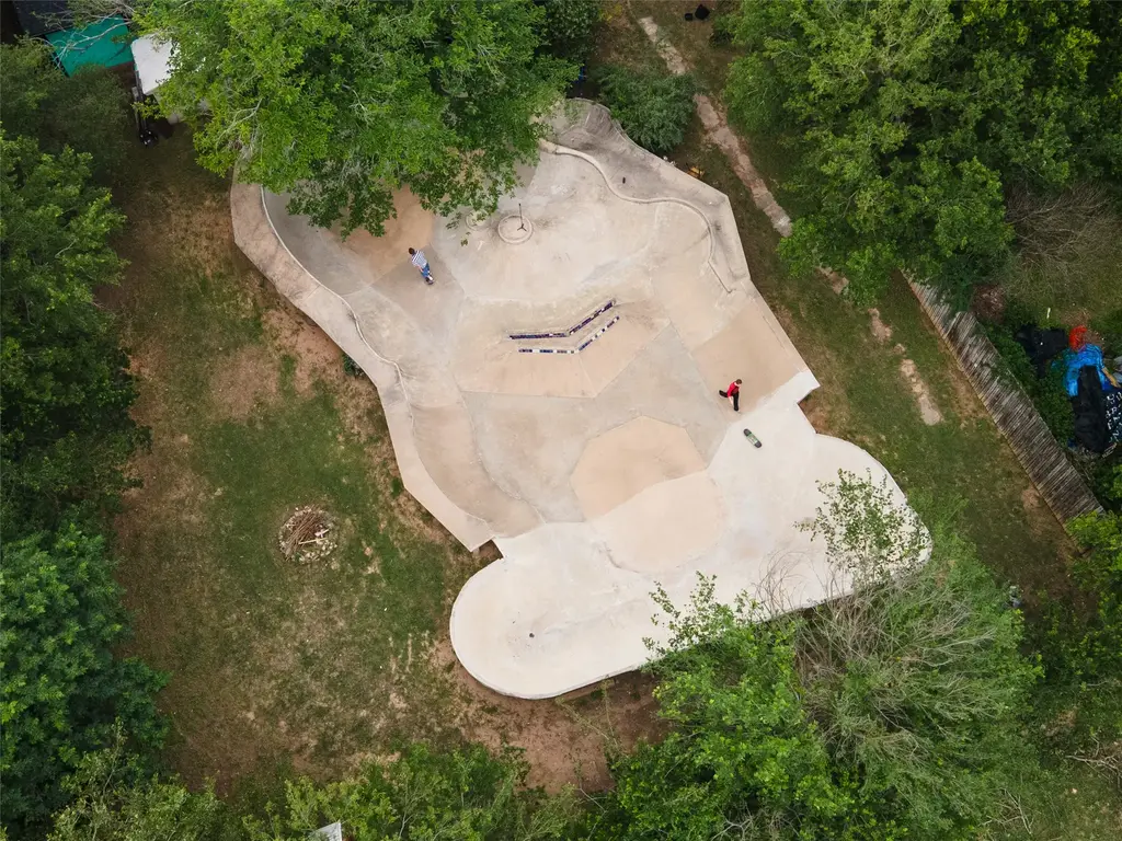 3209 River Road, Cedar Creek