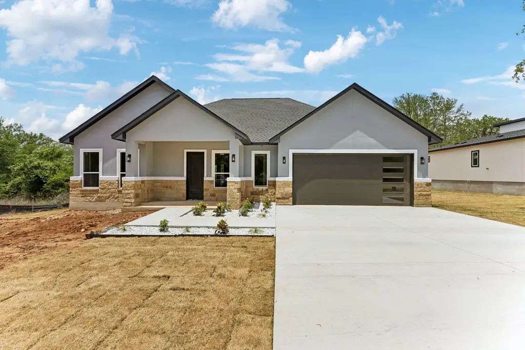 118 Heleakala Drive, Bastrop