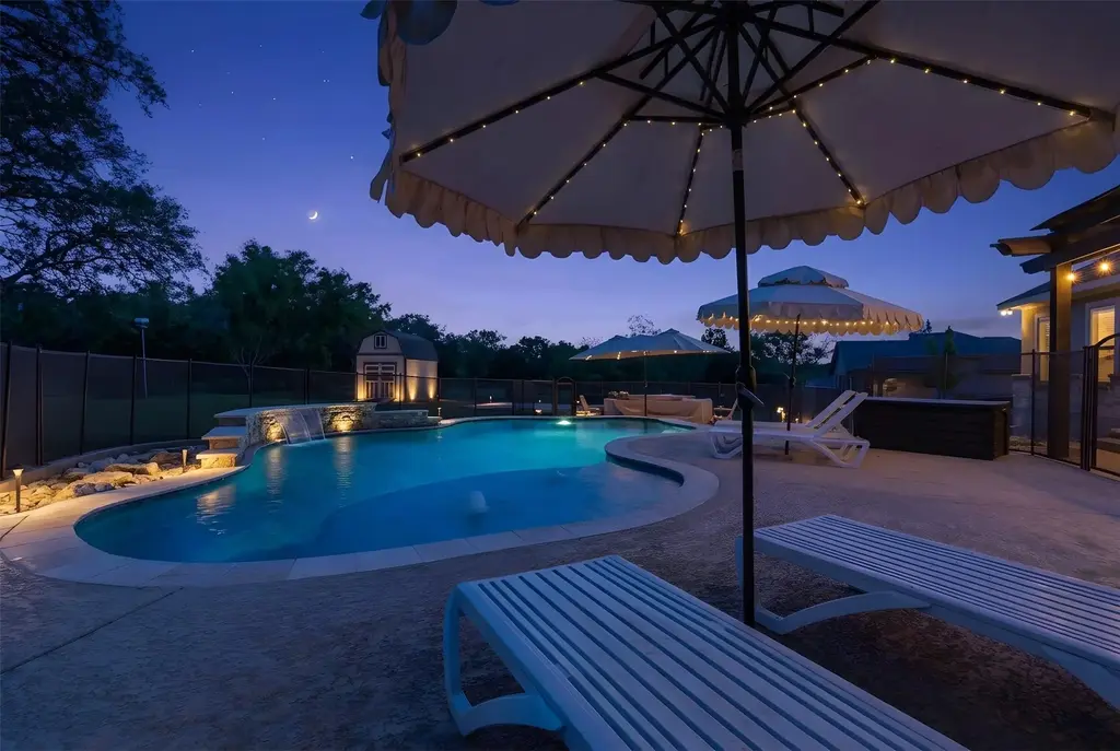 1106 Private Road 3702, San Antonio