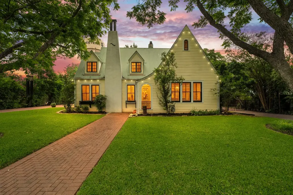 1310 E University Avenue, Georgetown