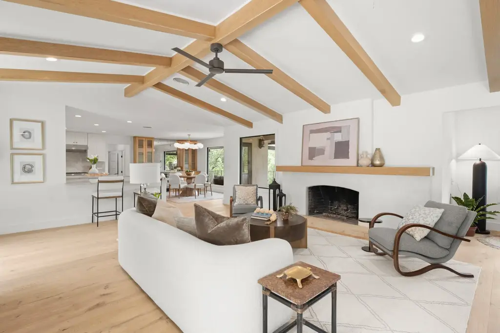 1414 Redbud Trail, West Lake Hills