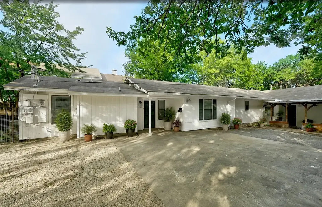 2407 Winsted Lane B, Austin