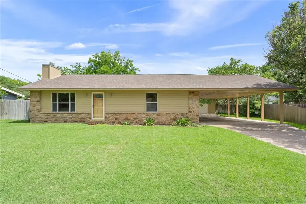 1115 Hackberry Drive, Marble Falls