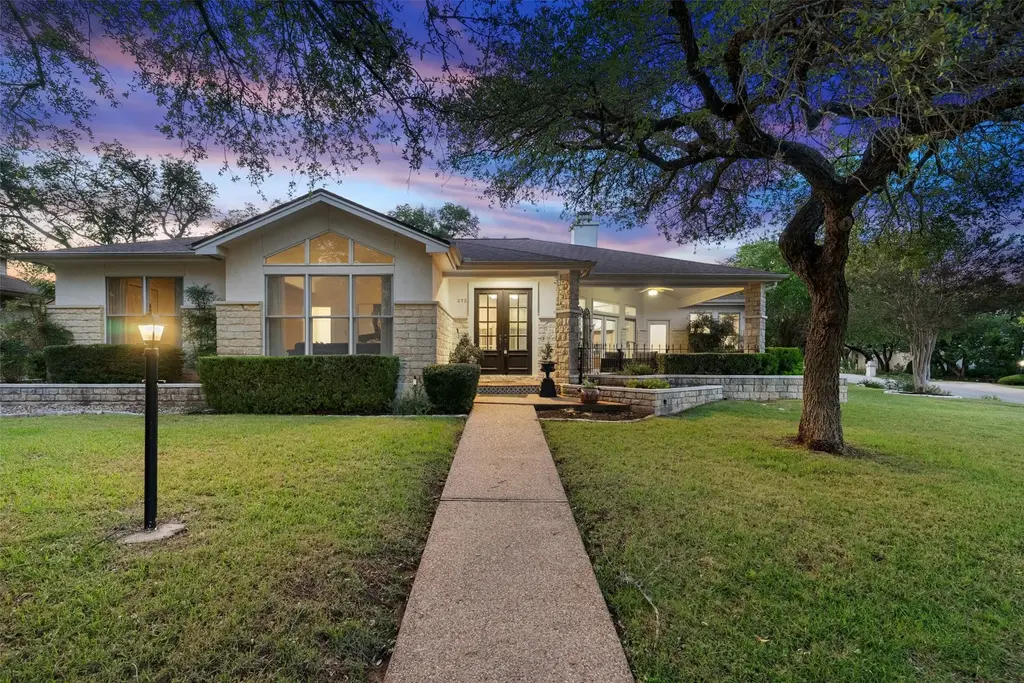 213 El Rio Drive, Lakeway