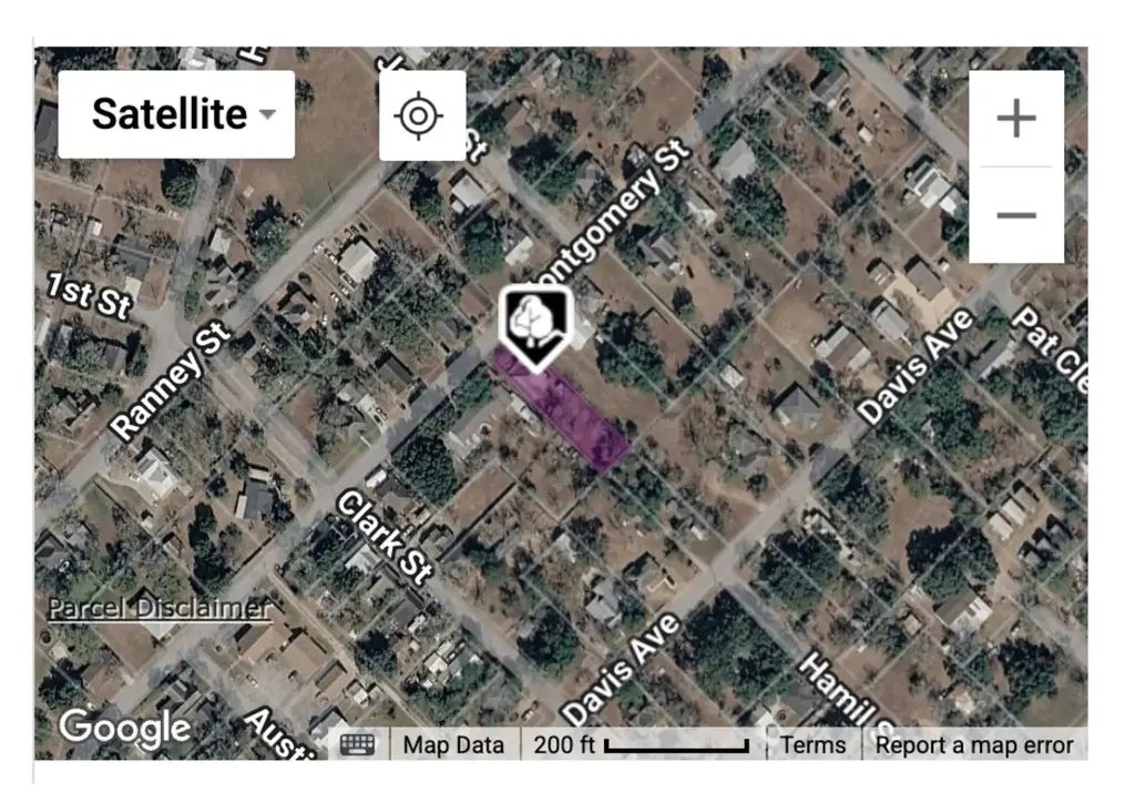 311 Montgomery Street, Yoakum