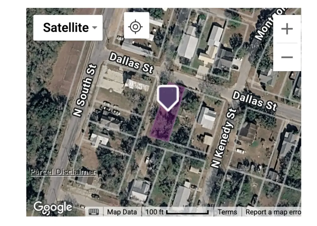106 Dallas Street, Yoakum