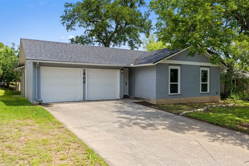 902 Hillside Oaks Drive, Austin