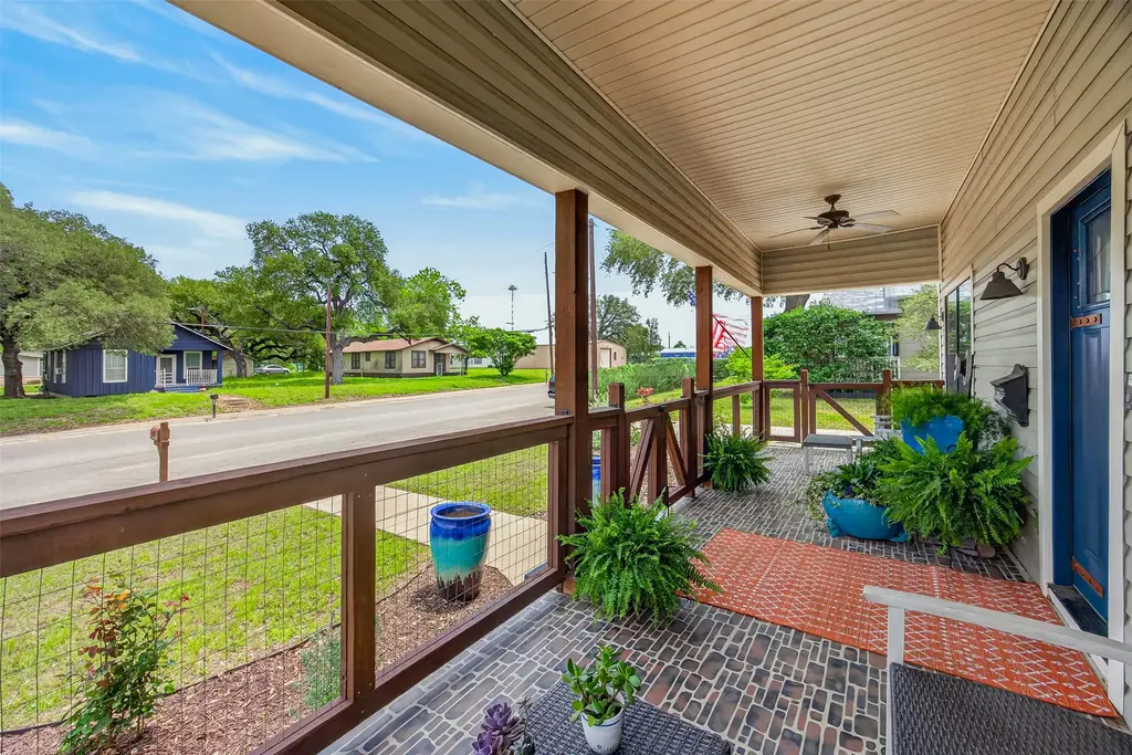 217 N Walnut Avenue N, Luling