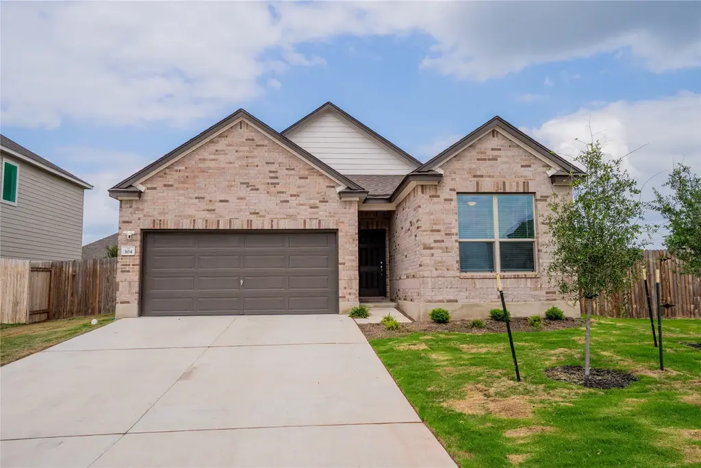 304 Summit Drive, Lockhart