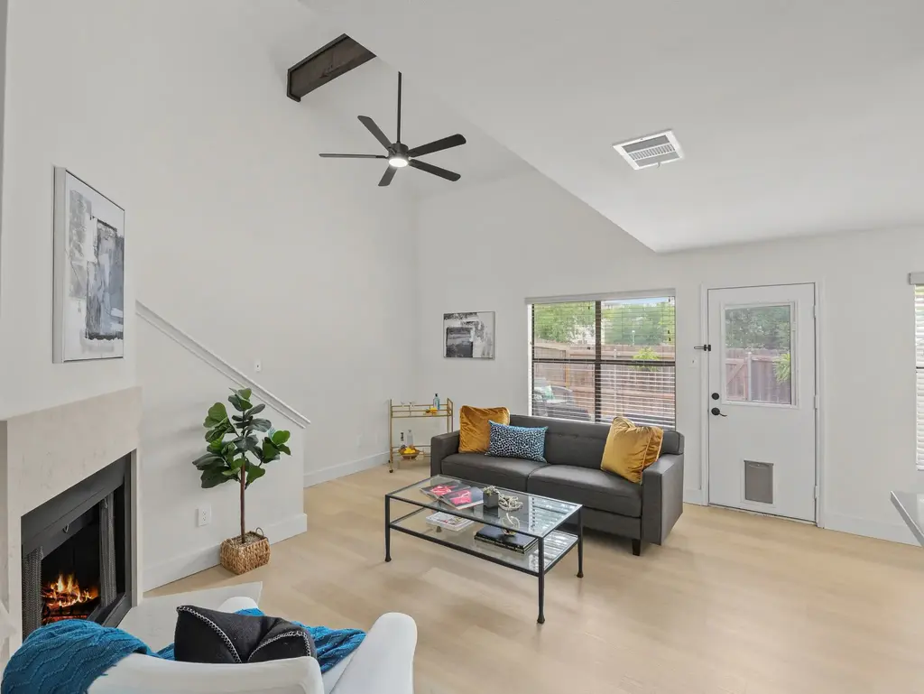 512 Eberhart Lane 1003, Austin