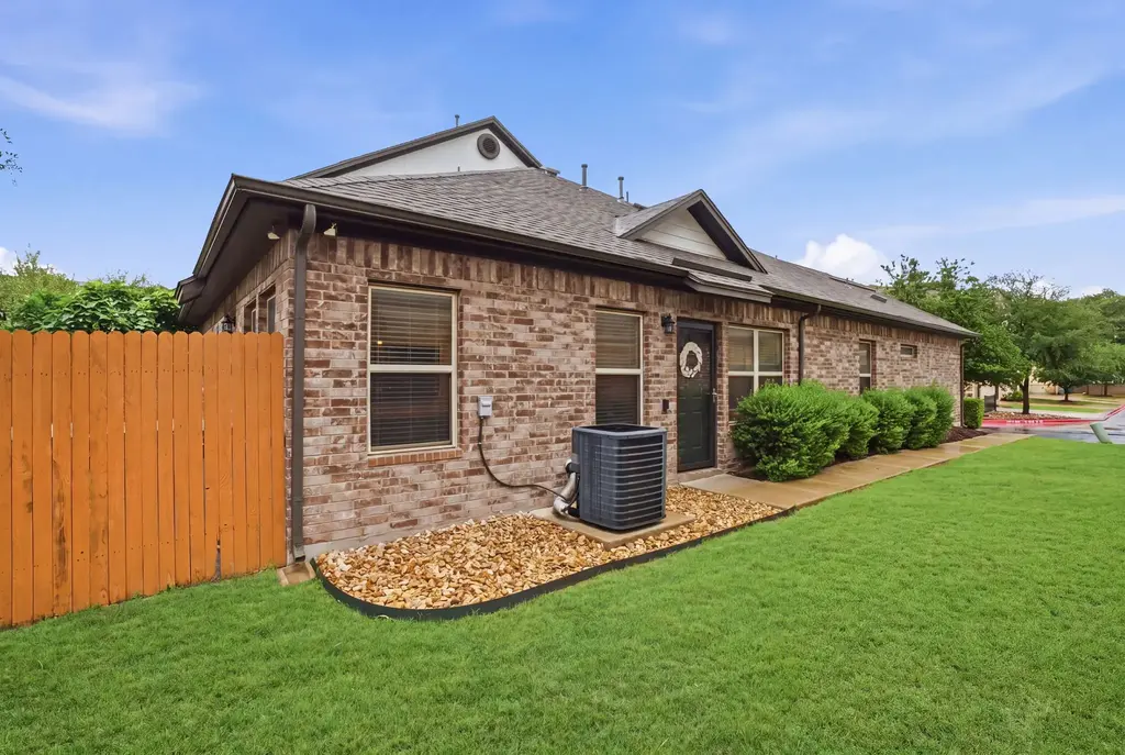 2304 S Lakeline Boulevard 404, Cedar Park