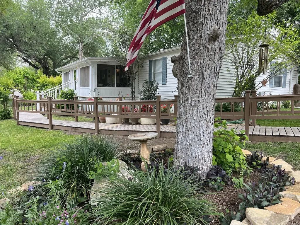 356 River Bend Drive, New Braunfels