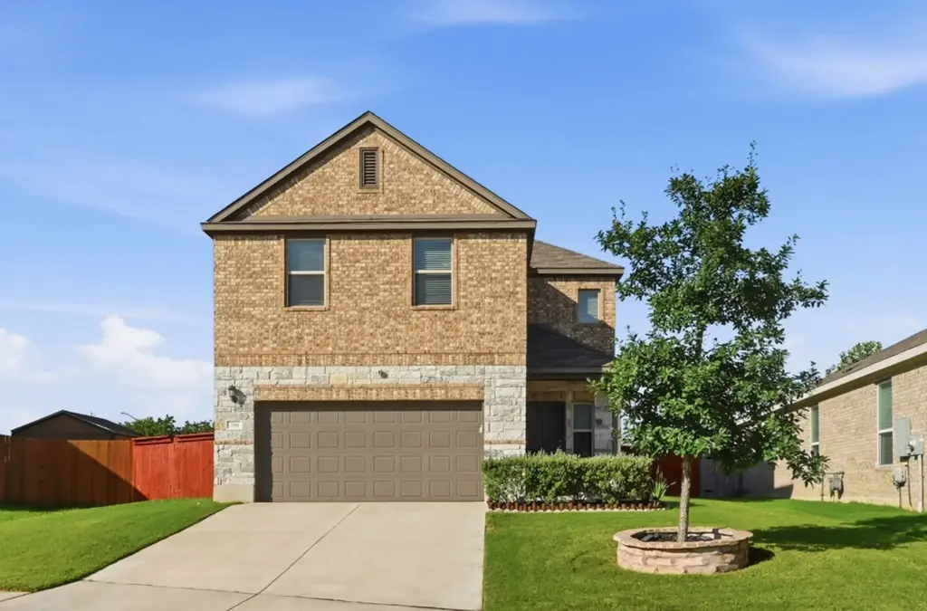 294 Thornless Circle, Buda