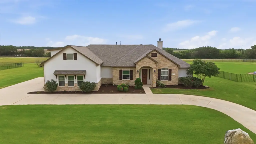 2440 Greatwood Trail, Leander