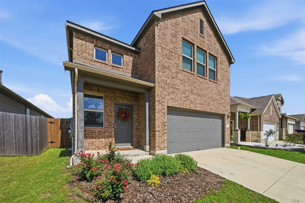 912 Eves Necklace Drive, Buda