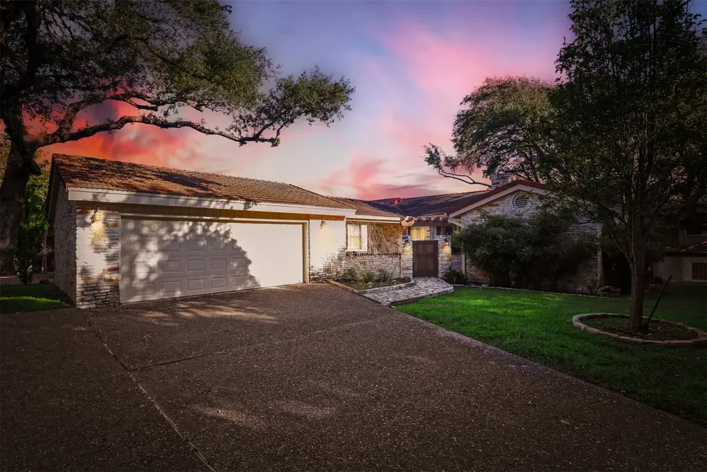 208 Crescent Bluff, Lakeway