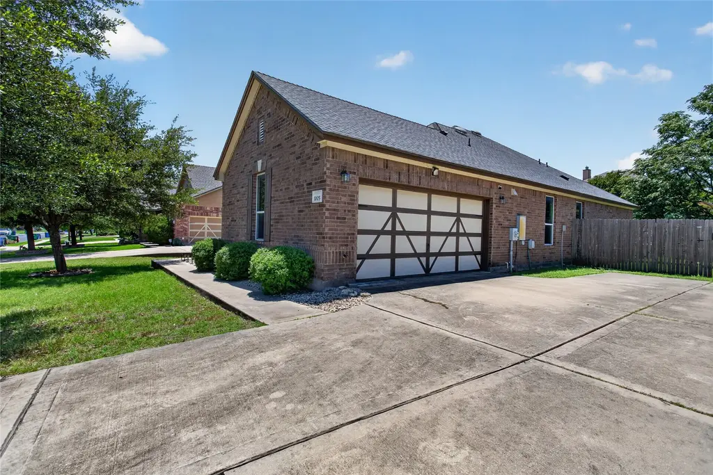 1005 Lonesome Lilly Way, Pflugerville