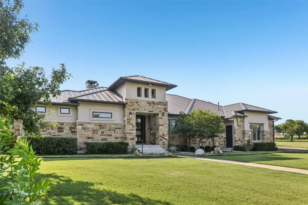 2404 Sailboat Pass, Spicewood