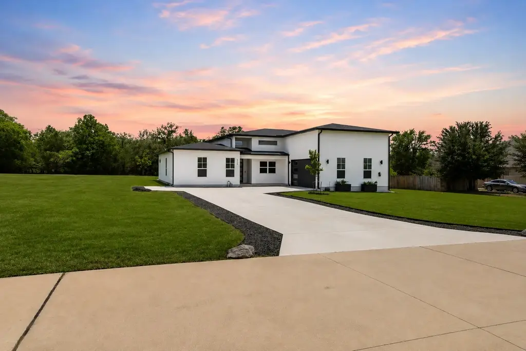 307 Chisholm Trail, Bastrop