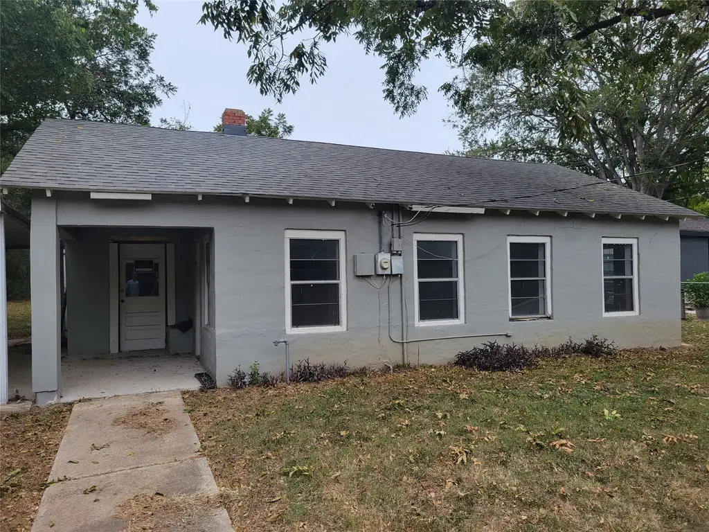 222 N Vaughan Avenue, Seguin