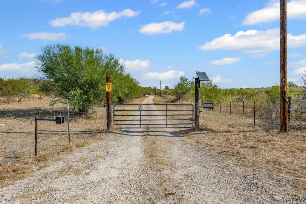 13800 Hokanson Road, Del Valle