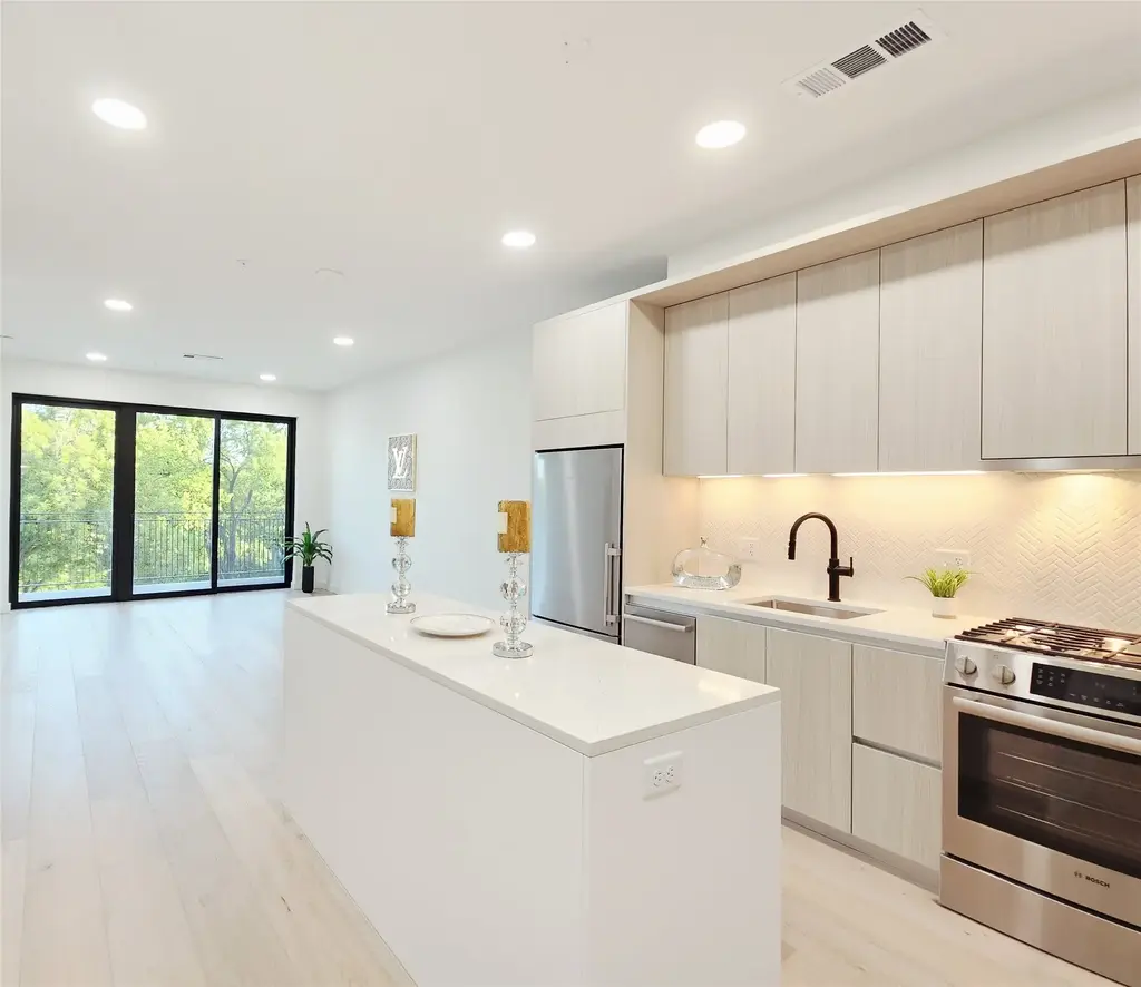 2209 S 1st Street 323, Austin
