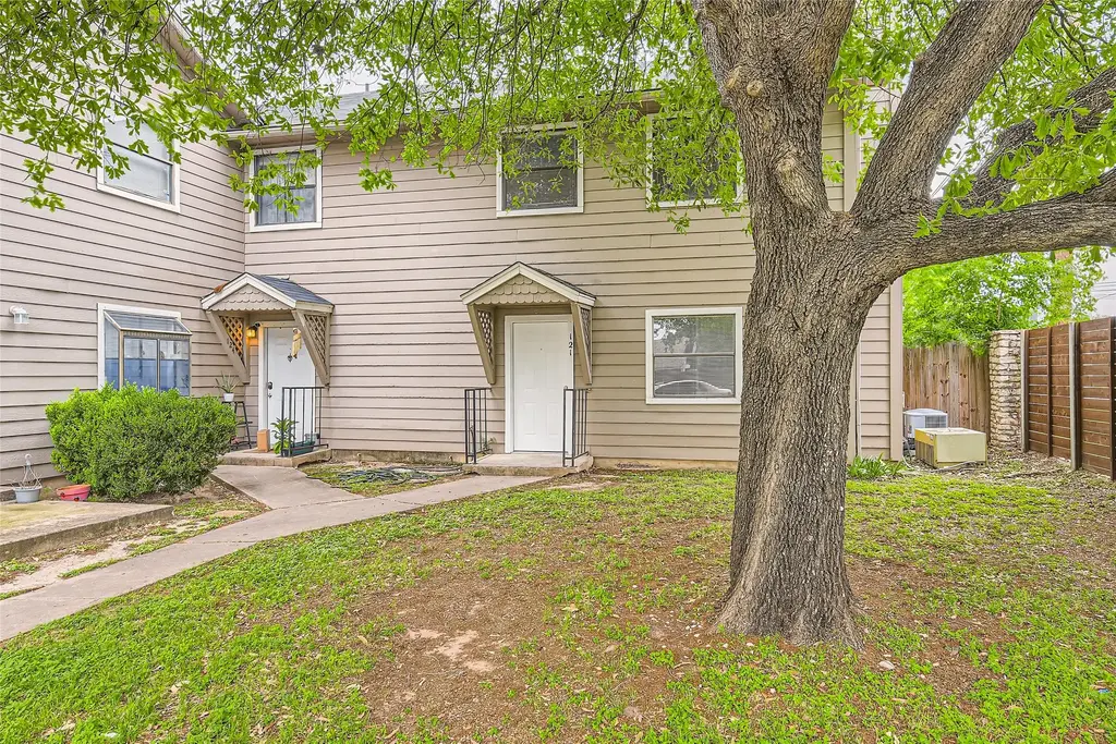 5616 Emerald Forest Drive 121, Austin