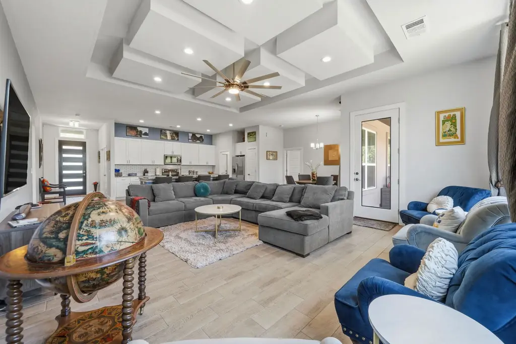 18605 Masters Cove, Point Venture