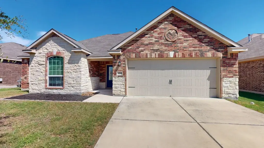 1531 Twin Estates Drive, Kyle