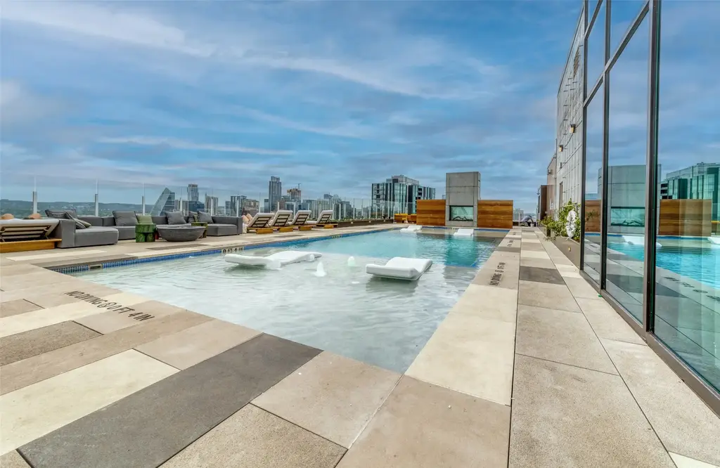 48 East Avenue 2211, Austin